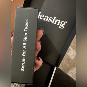 Harry Styles’ Pleasing The Pearlescent illuminating serum